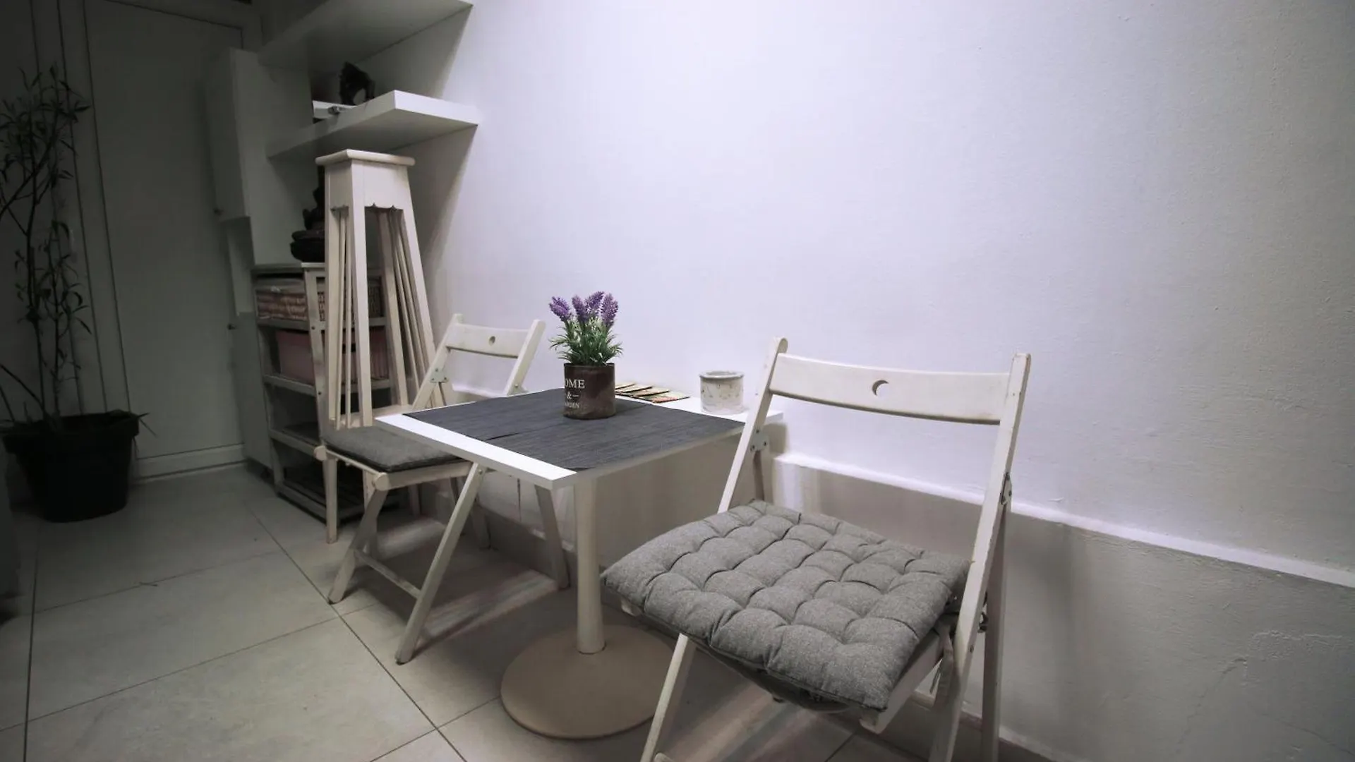 Happy Studio Calea Victoriei Bucharest 0*,  Romania